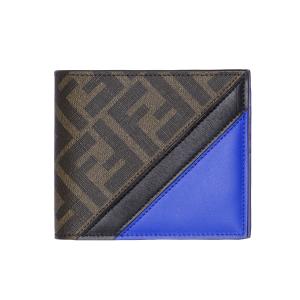 FENDI フェンディ　二つ折り財布　カーフスキン フェンディ 2つ折り財布 上質なカーフスキン 型押しFFモチーフ