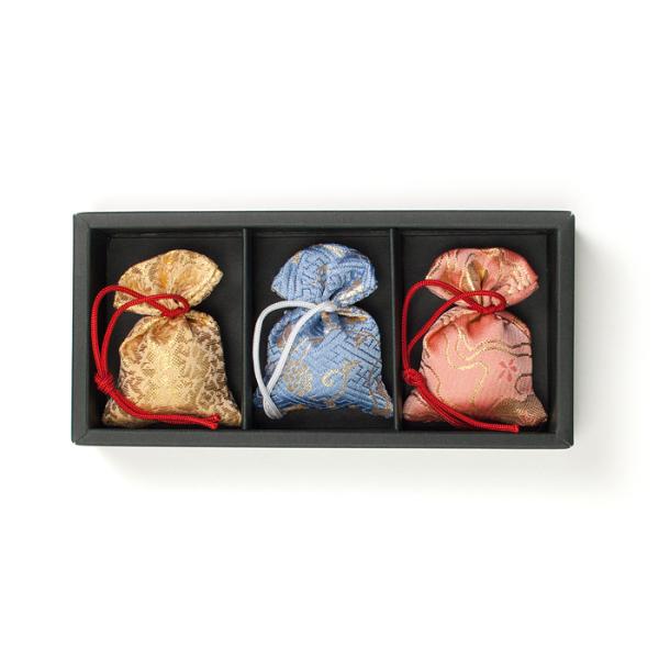 松栄堂　誰が袖　極品　３個入（色・柄はお任せください）