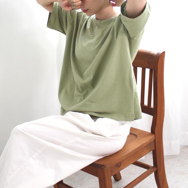 肩の落ちたドロップショルダーが大人のリラックススタイル創るワイドシルエットTシャツ