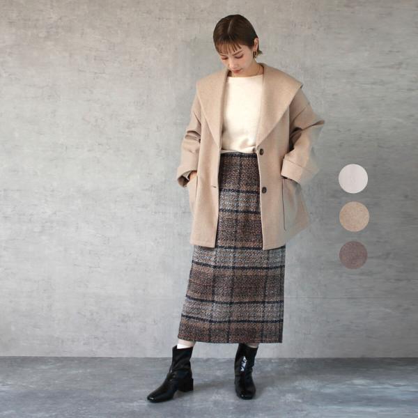 セーラーカラーのバックスタイルがポイントのミドル丈ジャケットコート