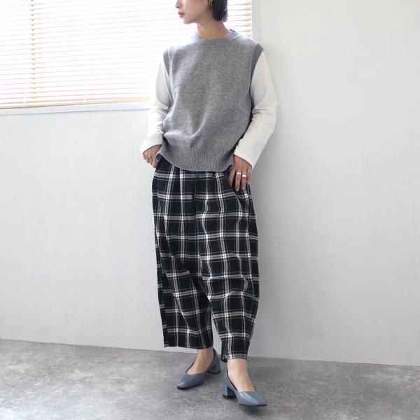 大人可愛いを演出してくれる綿麻素材のチェック柄サーカスパンツ