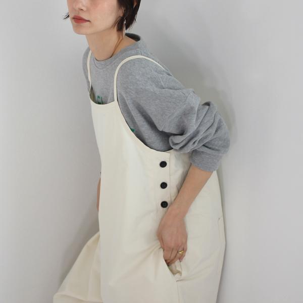 丸みのあるシルエットが大人可愛いバルーンシルエットのサロペット