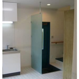 【受注生産品】ガラスパーテーション 間仕切り スモーク W700 H2050 T10 tpglass1