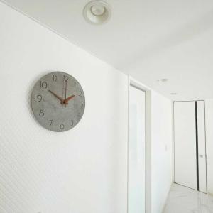 コンクリート調の壁掛け時計 グレー系のスタイリ...の詳細画像3