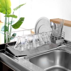 水切りラック 幅20cm シンクサイド スペース水切り スリム ステンレス （ 日本製 燕三条 カトラリーポケット付き 水切りカゴ 水切りかご ）