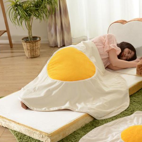 ブランケット 目玉焼き 中綿入り 毛布 L （ もうふ ひざ掛け 膝掛け ひざかけ ）