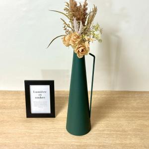 花瓶 Valente Alto Large Dark Green アイアン （ 鉄製 花びん 花器 ポット フラワーベース ベース丸 鉄 一輪挿し 枝物 花 ）｜interior-palette