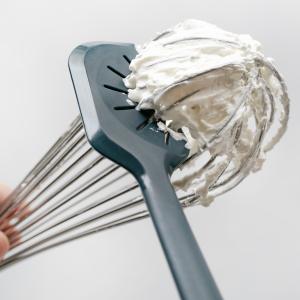 moHA! スパチュラ PATISS 2in1スパチュラ 食洗機対応 便利グッズ （ ゴムベラ シリコン製 ヘラ キッチンツール シリコンヘラ 切り込み入り 泡だて器用 ）｜インテリアパレットヤフー店