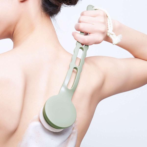 ボディブラシ 透明肌 泡立ちボディロングブラシ （ ブラシ 体 極細毛 摩擦レス お風呂 スポンジ ...