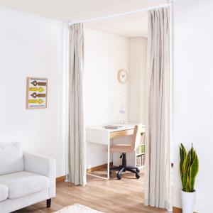 突っ張り カーテン間仕切り 幅120-180cm 工具不要 （ つっぱり カーテン カーテンポール 間仕切り 目隠し 伸縮 簡単設置 リング付き ）