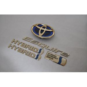 トヨタエスクァイア 純正 ラジエターグリルエンブレム ZRR85 ZWR80 カラー エンブレム 送料無料 ZWR80 エスクァイアハイブリッド