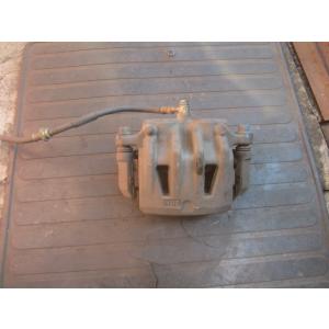 エルグランド　E51 左フロントキャリパー  41011-WL00B