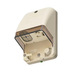 パナソニック WK4104K フル接地防水コンセント(入線機能付)(抜け止め式・アースターミナル付)...