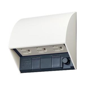 パナソニック WK4603W スマート接地防水トリプルコンセント(抜け止め式・アースターミナル式)(...