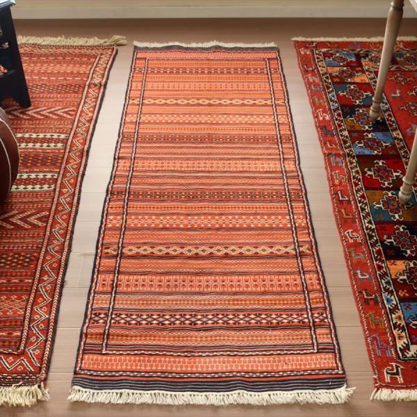 刺繍のようなスザンニ織りのキリム イラン東北部カラート 198x72cm 幾何学模様のボーダーデザイ...