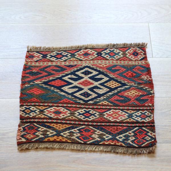 オールドキリム シルヴァン フラグメント 40x44cm マフラッシュのサイドピース