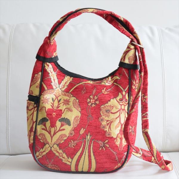 ショルダーバッグ　変形タイプ　トルコ製ヴァレンス　レッド