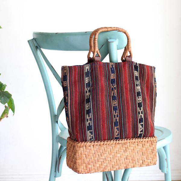 ガジャリキリムと山ぶどうのかごバッグ シンプルボーダー/かごは網代編み 角形 二番皮