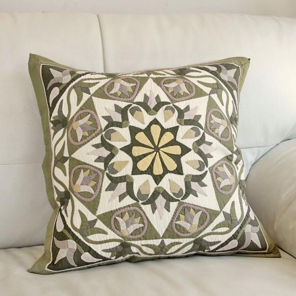 ハンドアップリケ コットンクッションカバー ハーヤ メーヤーKheyamiaー49x48cm