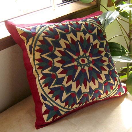 ハーヤメーヤ/イスラミックデザインが美しいエジプトの手仕事〜コットンクッションカバー45cm