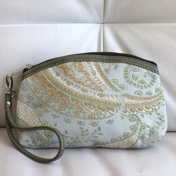 トルコデザインのポーチ 平織地に刺繍ペールブルーのペイズリー