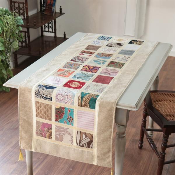 テーブルランナー　モザイクパッチワーク 142x50cmサイズ シュニール素材
