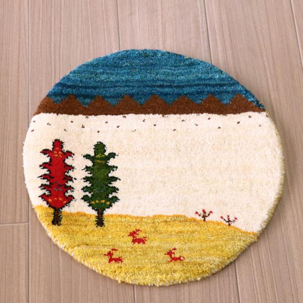 ギャッベ 円形　イラン産手織りギャベ 40x40cm ２本のイトスギの風景