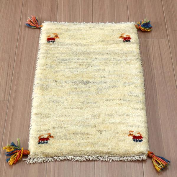 ギャッベ ミニサイズ イラン遊牧民の手織りラグ 61x40cm 羊毛のナチュラルベージュ　動物モチー...