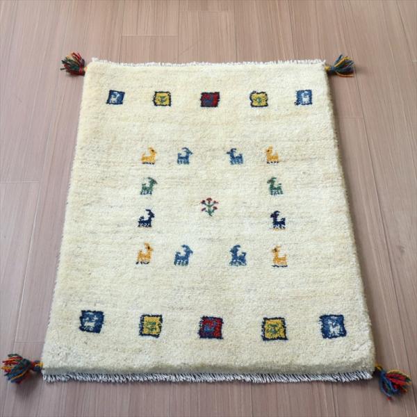 ギャッベ　手織りラグ イラン産 85x65cm 玄関サイズ　アイボリー