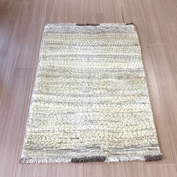ギャッベ　イラン 手織り  101×69cm 玄関マットサイズ　細かな織り　ナチュラルグレー　ドット