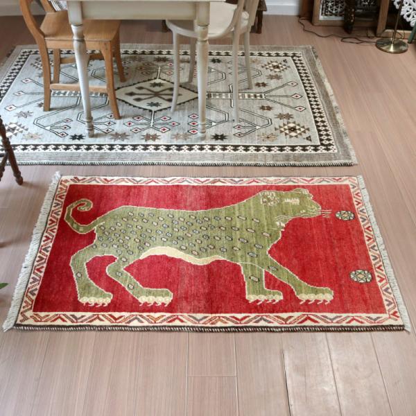 ギャッベ イランの手織りラグ 130x85cm 精悍な顔つきのヒョウ