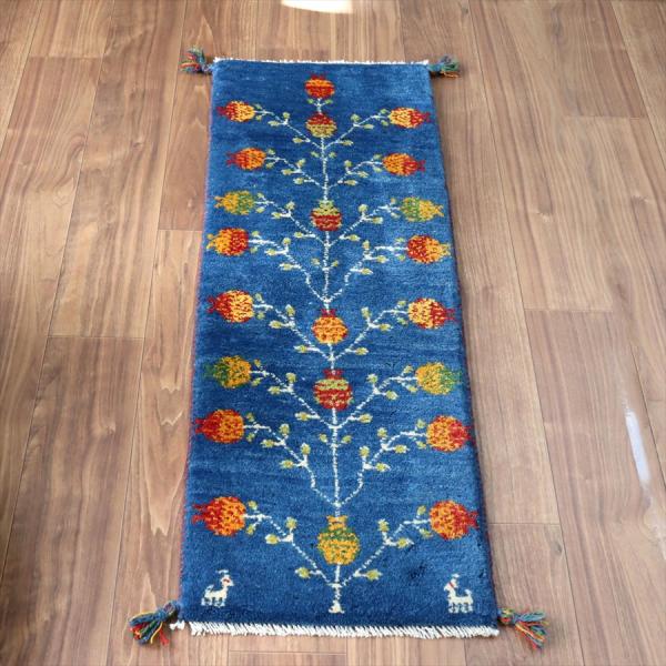 ギャッベ イラン 手織り　ミニランナー 117x43cm 赤い実をつけた生命の木　ブルー