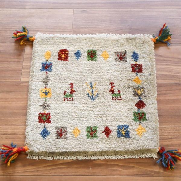 ギャッベ イラン産手織り 座布団サイズ 42x40cm ライトグレー　カラフルなモチーフ