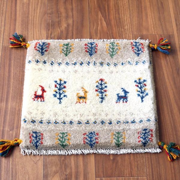 ギャッベ イラン産手織り 座布団サイズ 39×43cm ナチュラルアイボリーカラフルな生命の樹と動物