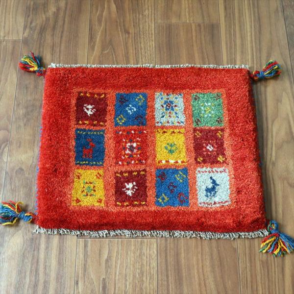 ギャッベ イラン産手織り 座布団サイズ 36×45cm レッド カラフルタイル 生命の樹と動物