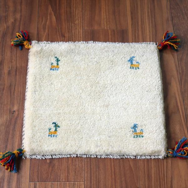 ギャッベ イラン産手織り 座布団サイズ 37×42cm ナチュラルアイボリー 動物モチーフ