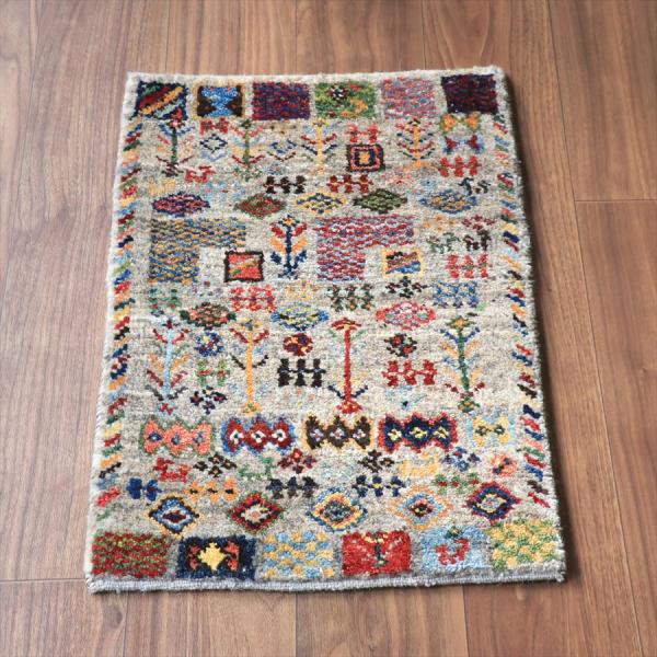 ギャッベ ノマド ミニギャッベ 63x44cm グレー　にぎやかなモチーフ