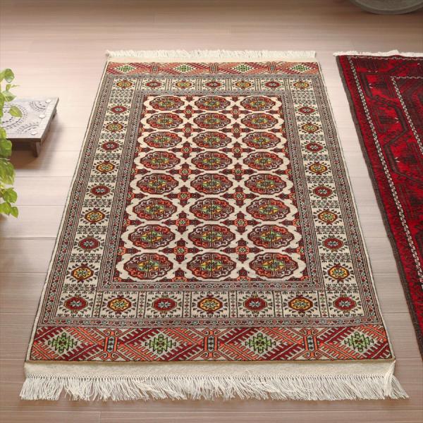 トルクメン族の手織り絨毯 165x103cm 連なるギュル アイボリー