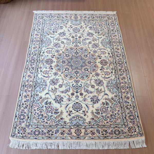 ペルシャ絨毯　ナイン産 9L 213x126cm アイボリー 　花のアラベスク