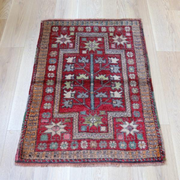 トライバルラグ 手織り絨毯 トルコ 113x75cm シブリヒサル　生命の木　色褪せたレッド