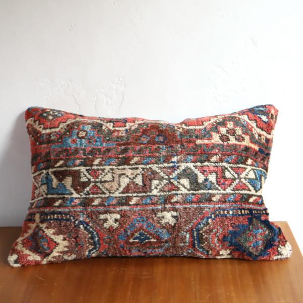 アンティークラグ クッションカバー 60×40cm カシュカイ族 手織り絨毯（ファスナー不良）