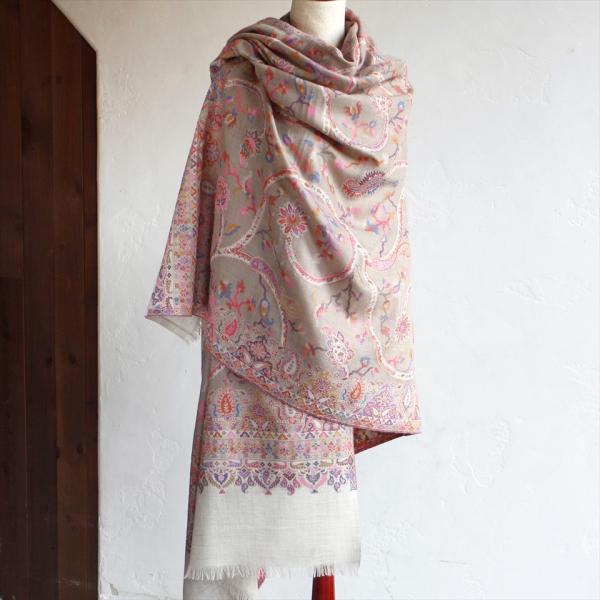 ウールのストール・/大判サイズ 201x106cm ライトブラウン・ペイズリーと花のモチーフ