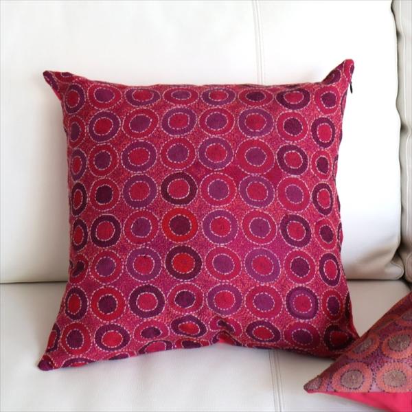 カンタ刺繍　シルク　クッションカバー40×39cmフューシャ　サークルパターン