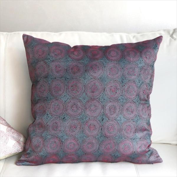 カンタ刺繍　シルク　クッションカバー51×50cmグレー　サークルパターン