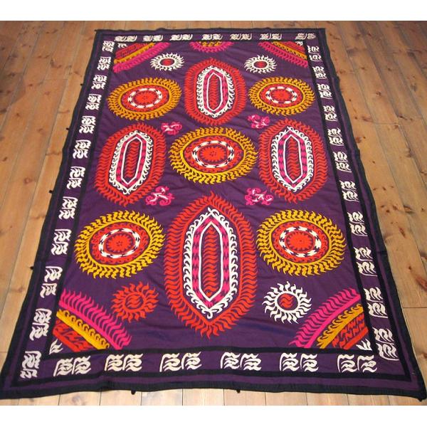 シルクの手刺繍スザニ ウズベキスタン スザンニ（suzani）紫に５つの黄色い太陽