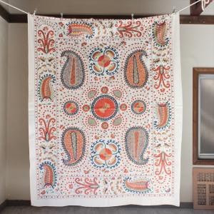 スザンニ刺繍・アンティークデザインリプロダクション 192x157cm オレンジ＆グリーン・大きなボテと花