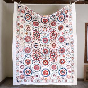 ウズベキスタン・スザンニ Uzbekistan Suzani アンティークリプロダクション 193x158cm 花火のような丸い花々