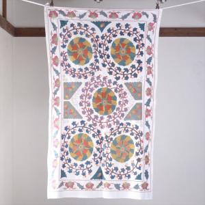 ウズベキスタン・スザンニ刺繍布　アンティークデザイン 160x90cm ５つの大きな花　Suzani, Uzbekistan Suzani, Embroidary