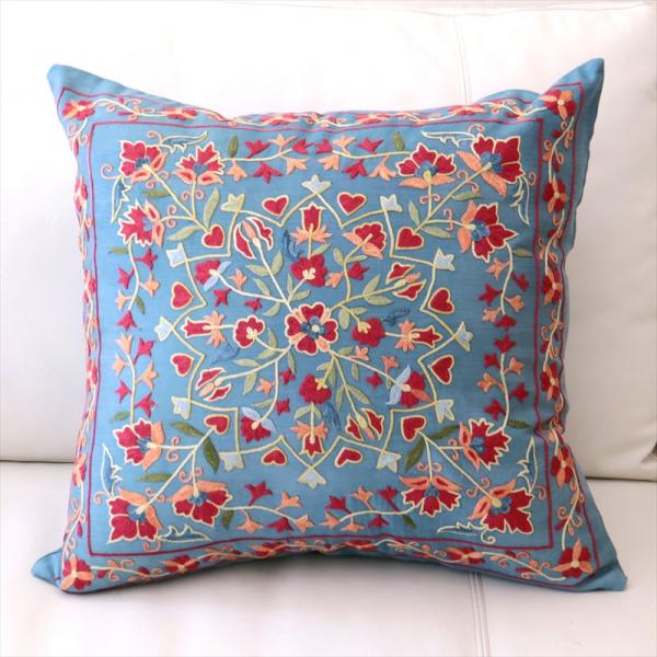 クッションカバー 50cm　シルク　スザンニ刺繍小さなカーネーション ウズベキスタン　伝統の手刺繍