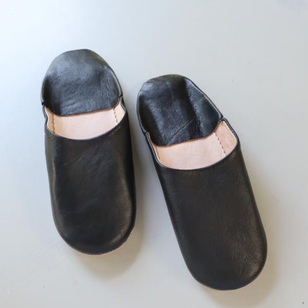 バブーシュ ブラック 26cm（43）シンプル 無地　モロッコ　羊革スリッパ ハンドメイド